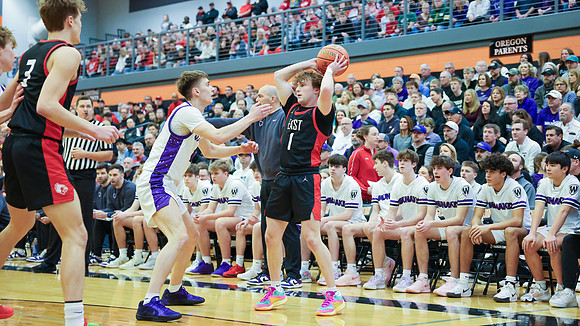 VARSITY Sectional Final vs. Waunakee (41)