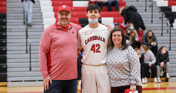 1-10-22 JV vs. Oconomoc (Parents Night) (8)