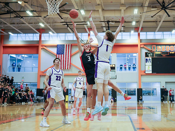 VARSITY Sectional Final vs. Waunakee (44)