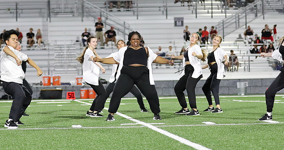 8-26-21 VARSITY Dance at Varsity Football Game  (78)